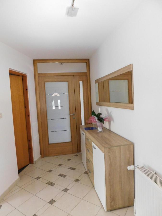 Apartman Lara Otocac Ngoại thất bức ảnh