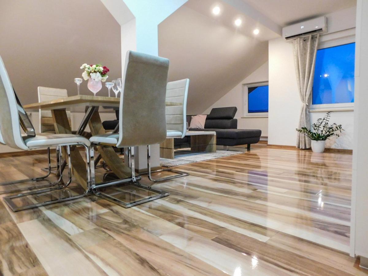 Apartman Lara Otocac Ngoại thất bức ảnh