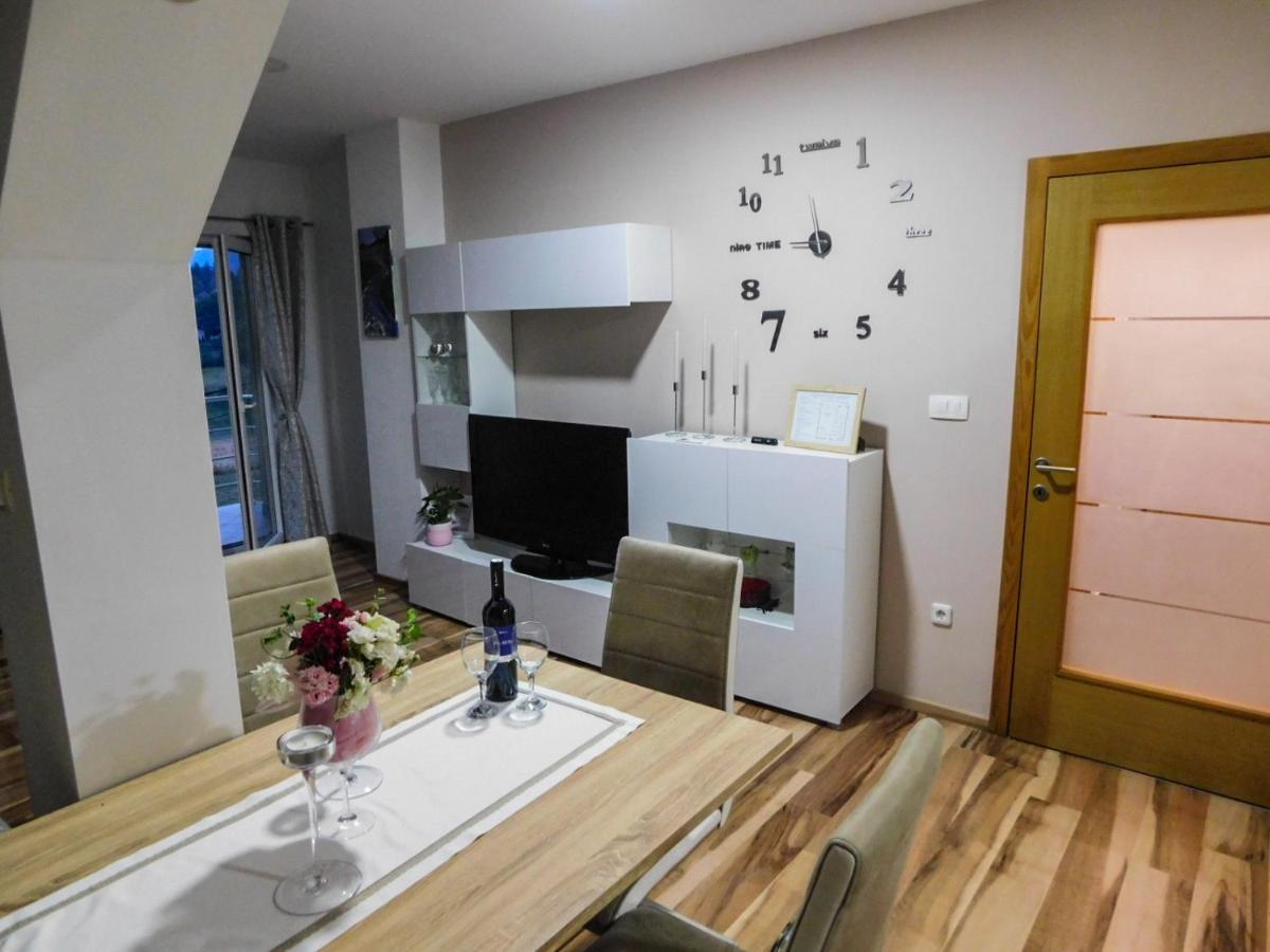 Apartman Lara Otocac Ngoại thất bức ảnh