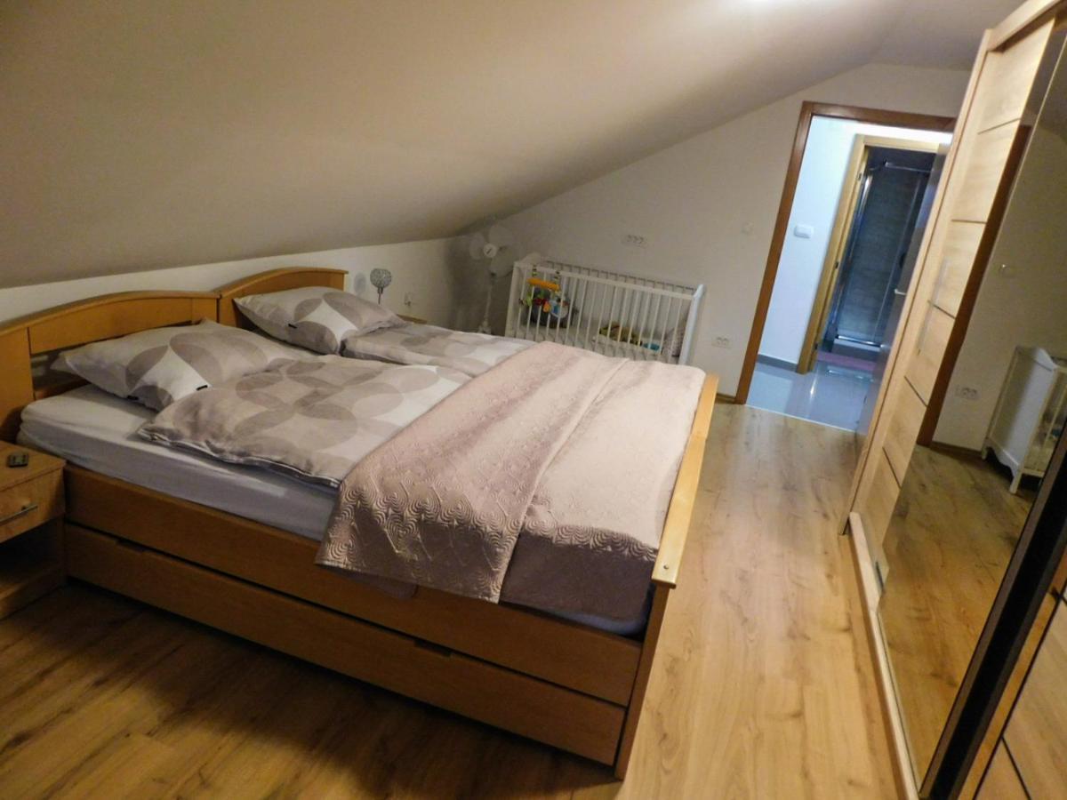 Apartman Lara Otocac Ngoại thất bức ảnh