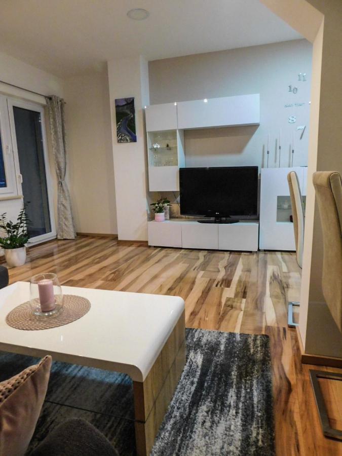 Apartman Lara Otocac Ngoại thất bức ảnh