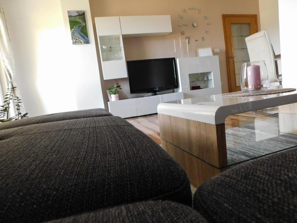 Apartman Lara Otocac Ngoại thất bức ảnh