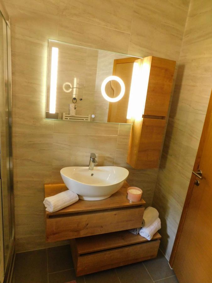 Apartman Lara Otocac Ngoại thất bức ảnh